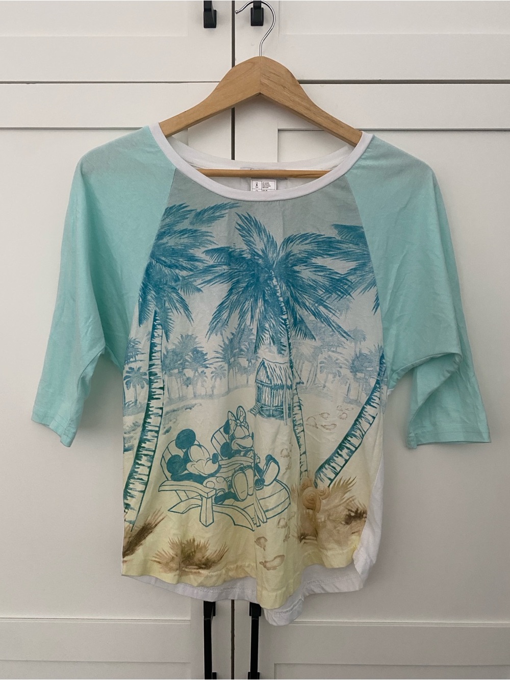 DISNEY PARKS Authentic Mint Teal Mickey Minnie Beach 3/4 Sleeve Tee Size Medium - Picture 1 of 8